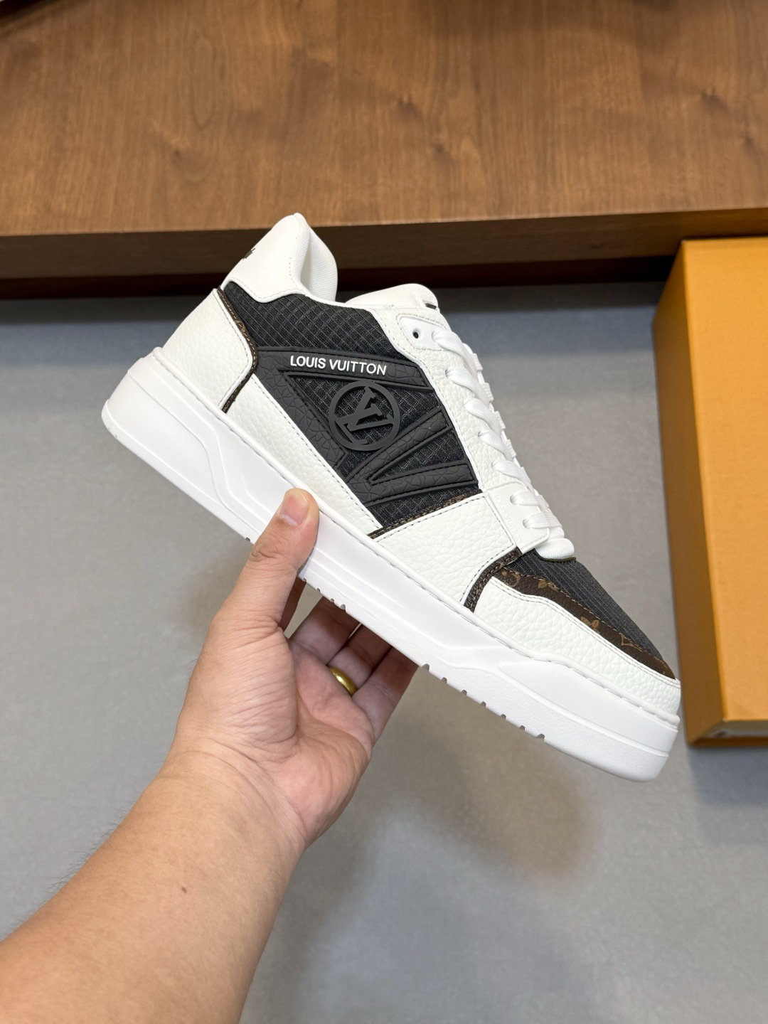 LOUIS VUITTON(ルイ・ヴィトン)風 Trainer スニーカー メンズ 新色 レザー×メッシュ ヴァージル・アブロー コラボ風 - 画像 (4)