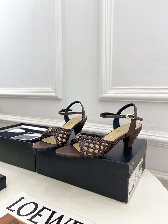 CHANEL シャネル サンダル 2026春夏 ダブルC ウェーブ ストラップ レプリカ レザー