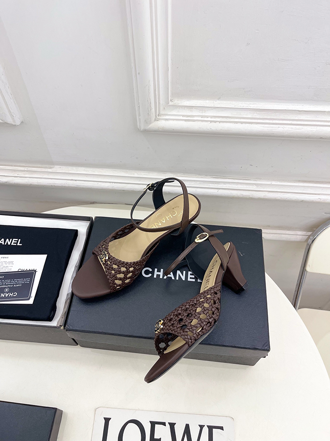 CHANEL シャネル サンダル 2026春夏 ダブルC ウェーブ ストラップ レプリカ レザー