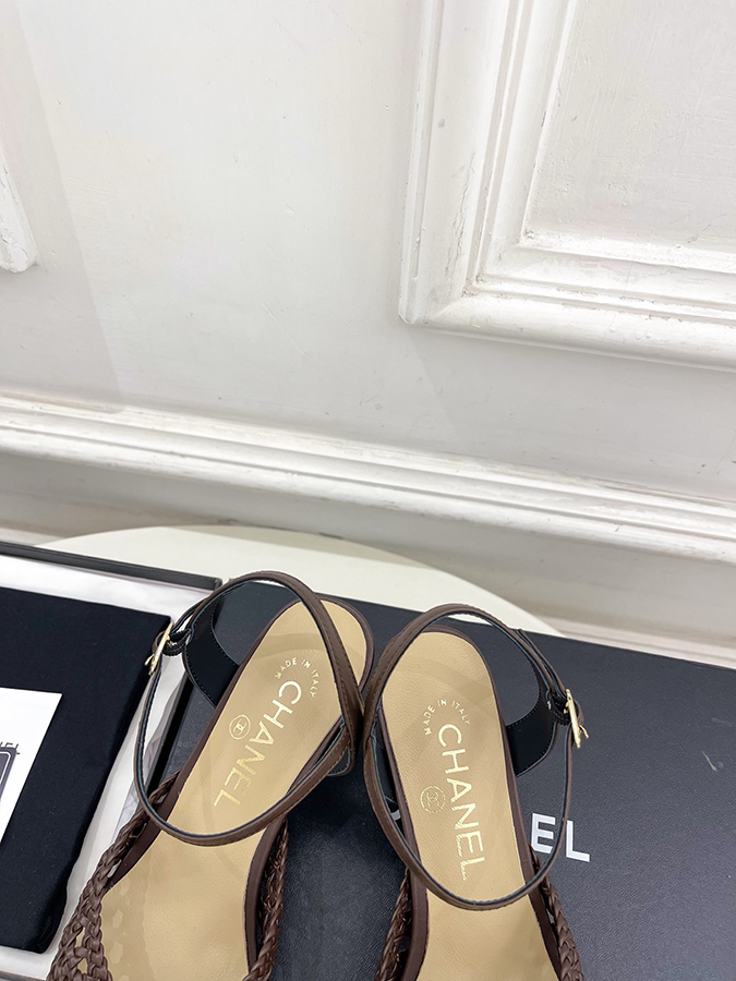 CHANEL シャネル サンダル 2026春夏 ダブルC ウェーブ ストラップ レプリカ レザー