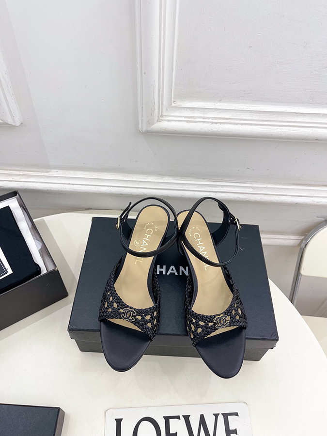 CHANEL シャネル サンダル 2026春夏 ダブルC ウェーブ ストラップ レプリカ レザー 黒