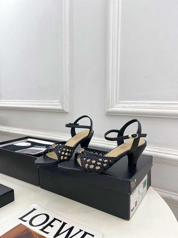 CHANEL シャネル サンダル 2026春夏 ダブルC ウェーブ ストラップ レプリカ レザー 黒
