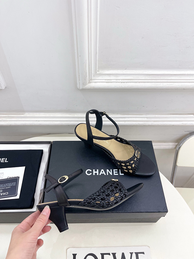 CHANEL シャネル サンダル 2026春夏 ダブルC ウェーブ ストラップ レプリカ レザー 黒