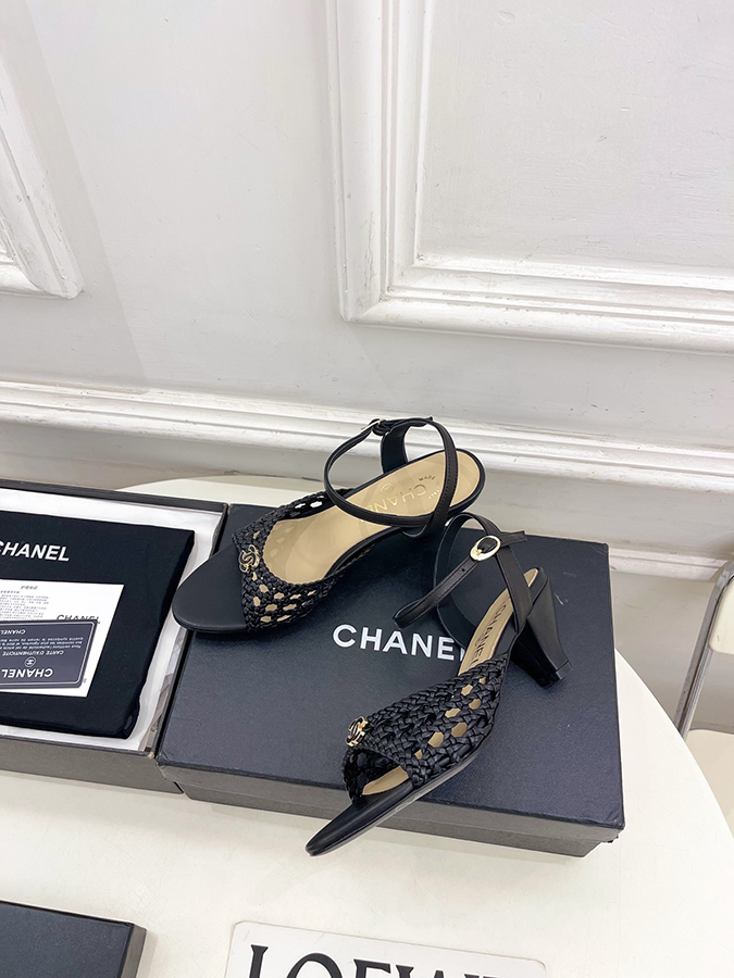CHANEL シャネル サンダル 2026春夏 ダブルC ウェーブ ストラップ レプリカ レザー 黒
