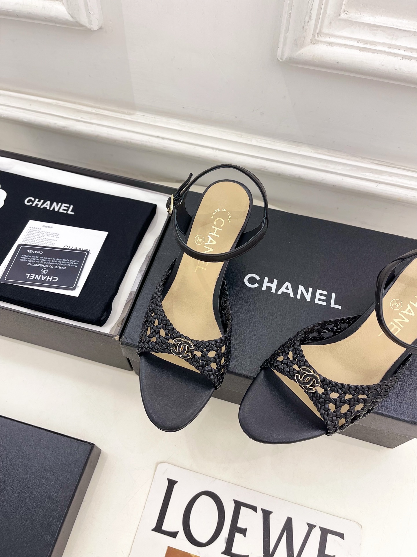 CHANEL シャネル サンダル 2026春夏 ダブルC ウェーブ ストラップ レプリカ レザー 黒