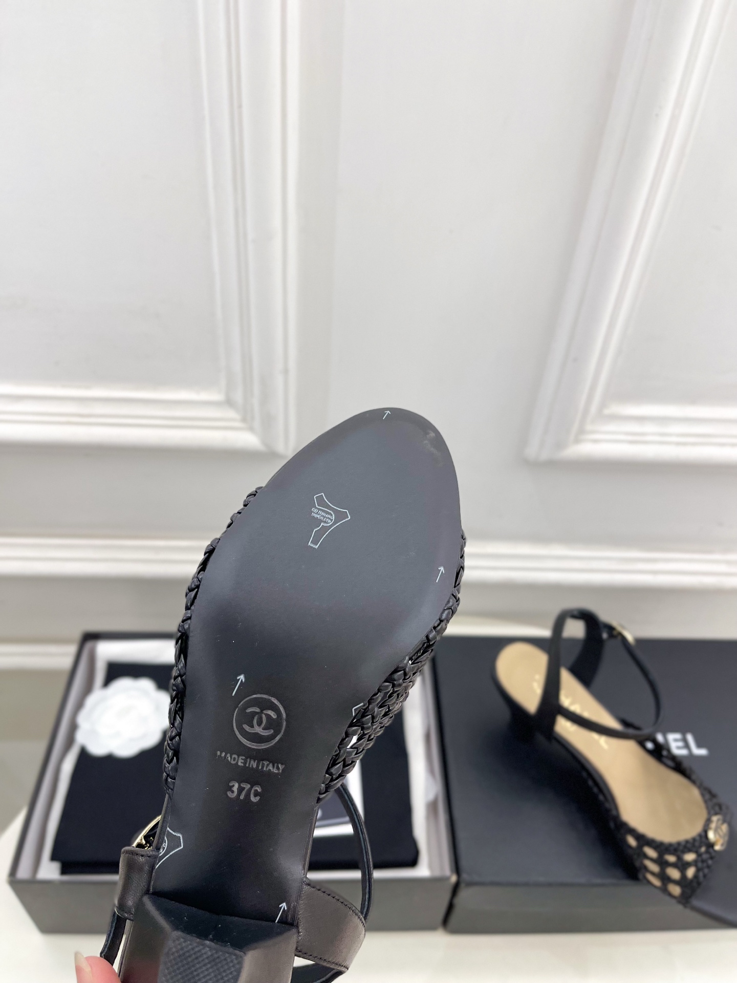 CHANEL シャネル サンダル 2026春夏 ダブルC ウェーブ ストラップ レプリカ レザー 黒