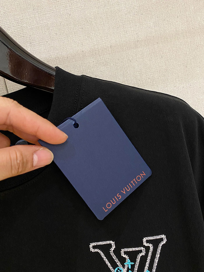 ルイヴィトン服コピー 人気店 Louis Vuitton 2026 SS プレ・スプリング 新作 刺繍入りコットンクルーネックTシャツ JP4649(1157)ルイヴィトン Tシャツ 白 - 画像 (6)