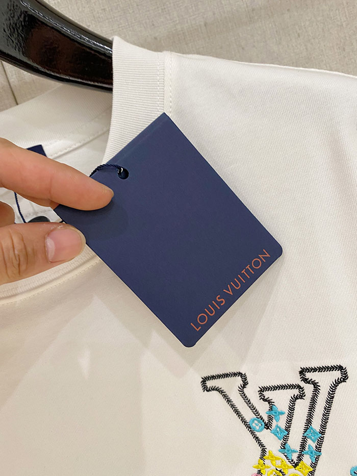 ルイヴィトン服コピー 人気店 Louis Vuitton 2026 SS プレ・スプリング 新作 刺繍入りコットンクルーネックTシャツ JP4649(1157)ルイヴィトン Tシャツ 白 - 画像 (12)