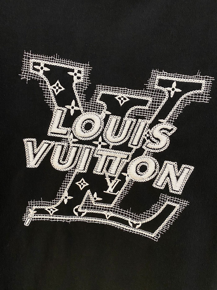 ルイヴィトン服コピー 人気店 Louis Vuitton 2026 SS プレ・スプリング 新作 刺繍入りコットンクルーネックTシャツ JP4649(1158)ルイヴィトン Tシャツ黒 - 画像 (8)