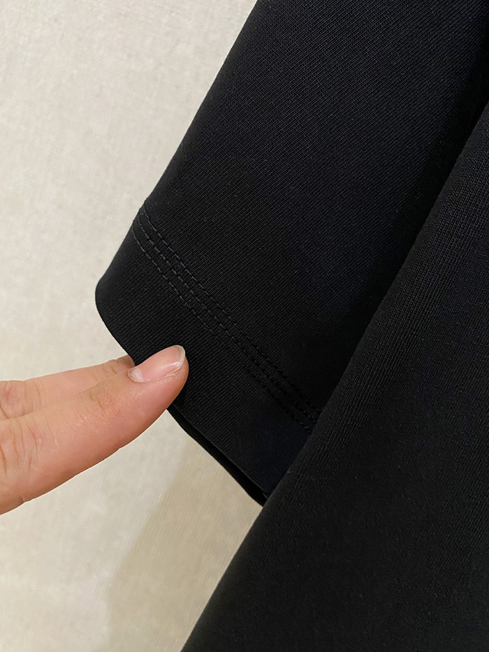 ルイヴィトン服コピー 人気店 Louis Vuitton 2026 SS プレ・スプリング 新作 刺繍入りコットンクルーネックTシャツ JP4649(1158)ルイヴィトン Tシャツ黒 - 画像 (6)