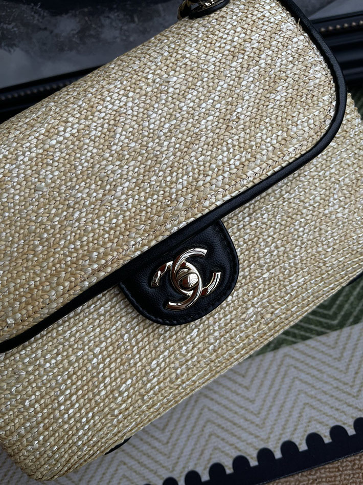 最高級シャネルスーパーコピー CHANEL 2026新作 スモールフラップ バッグ ナチュラル ブラック AS6017-B22647-U6028 シャネルバッグコピー - 画像 (6)