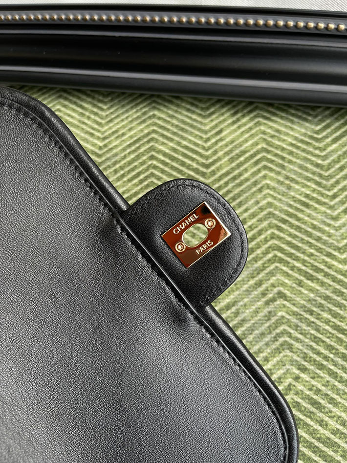 最高級シャネルスーパーコピー CHANEL 2026新作 スモールフラップ バッグ ナチュラル ブラック AS6017-B22647-U6028 シャネルバッグコピー - 画像 (4)