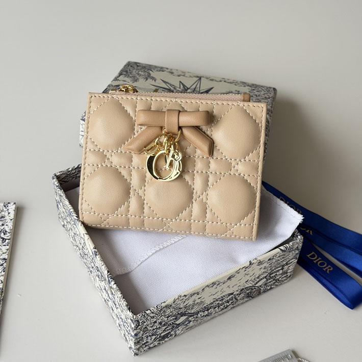 最高級ディオールスーパーコピー 財布 Lady Dior Dahlia ウォレット ベージュ S2605OUQC_M10I ディオール 財布 新作 2026 - 画像 (15)