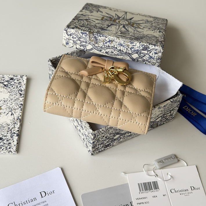 最高級ディオールスーパーコピー 財布 Lady Dior Dahlia ウォレット ベージュ S2605OUQC_M10I ディオール 財布 新作 2026 - 画像 (12)