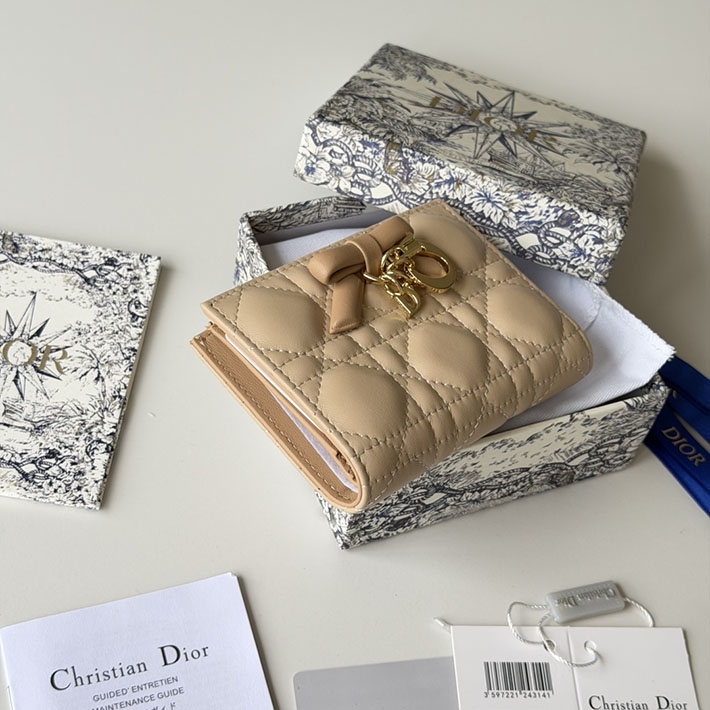 最高級ディオールスーパーコピー 財布 Lady Dior Dahlia ウォレット ベージュ S2605OUQC_M10I ディオール 財布 新作 2026 - 画像 (11)