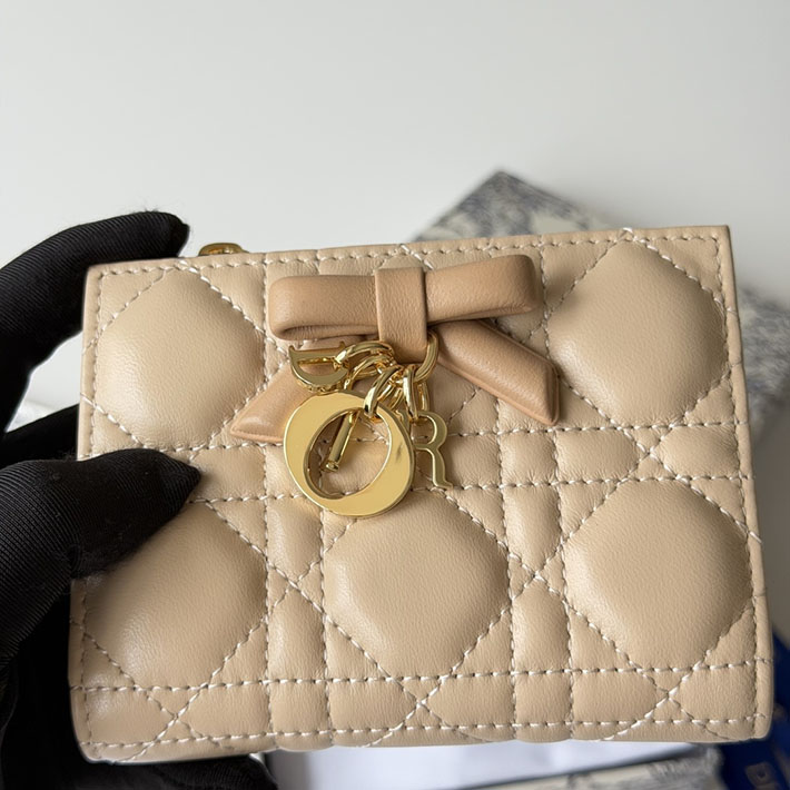 最高級ディオールスーパーコピー 財布 Lady Dior Dahlia ウォレット ベージュ S2605OUQC_M10I ディオール 財布 新作 2026 - 画像 (9)