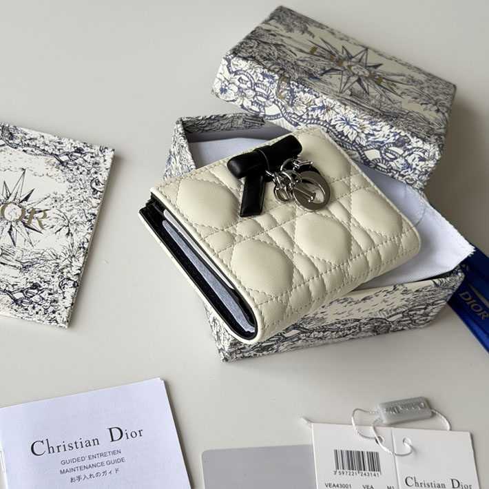 最高級ディオールスーパーコピー 財布 Lady Dior Dahlia ウォレット ホワイト S2605OUQC_M06E ディオール 財布 アウトレット - 画像 (4)