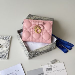 ディオール 財布 ピンク