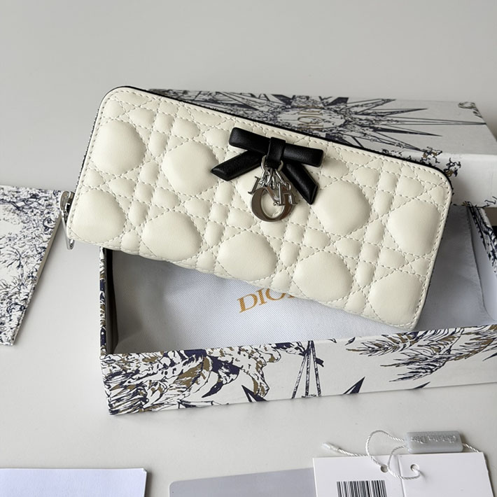 最高級ディオールスーパーコピー Lady Dior Voyageur スリムウォレット ホワイト S2600OUQC_9009 ディオール財布コピー - 画像 (12)
