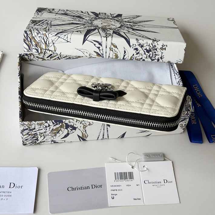 最高級ディオールスーパーコピー Lady Dior Voyageur スリムウォレット ホワイト S2600OUQC_9009 ディオール財布コピー - 画像 (10)