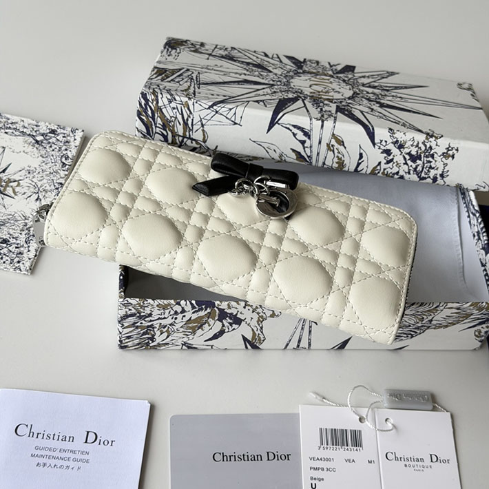 最高級ディオールスーパーコピー Lady Dior Voyageur スリムウォレット ホワイト S2600OUQC_9009 ディオール財布コピー - 画像 (9)