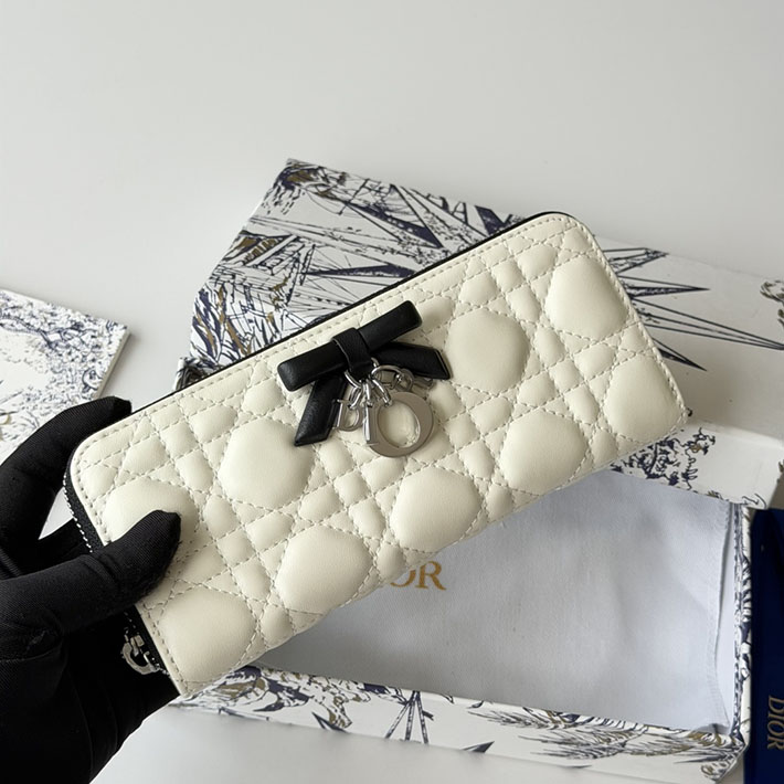 最高級ディオールスーパーコピー Lady Dior Voyageur スリムウォレット ホワイト S2600OUQC_9009 ディオール財布コピー - 画像 (8)