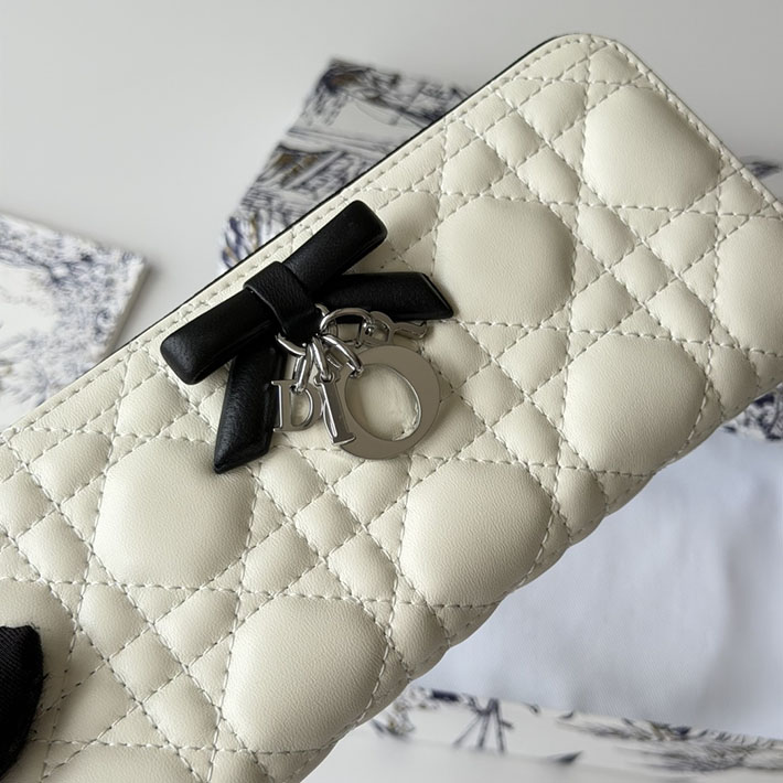 最高級ディオールスーパーコピー Lady Dior Voyageur スリムウォレット ホワイト S2600OUQC_9009 ディオール財布コピー - 画像 (7)