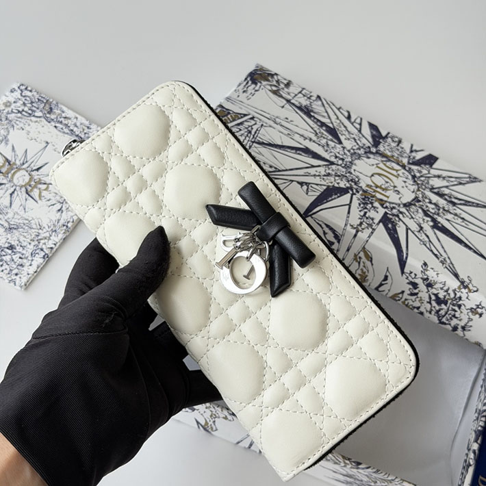 最高級ディオールスーパーコピー Lady Dior Voyageur スリムウォレット ホワイト S2600OUQC_9009 ディオール財布コピー - 画像 (5)