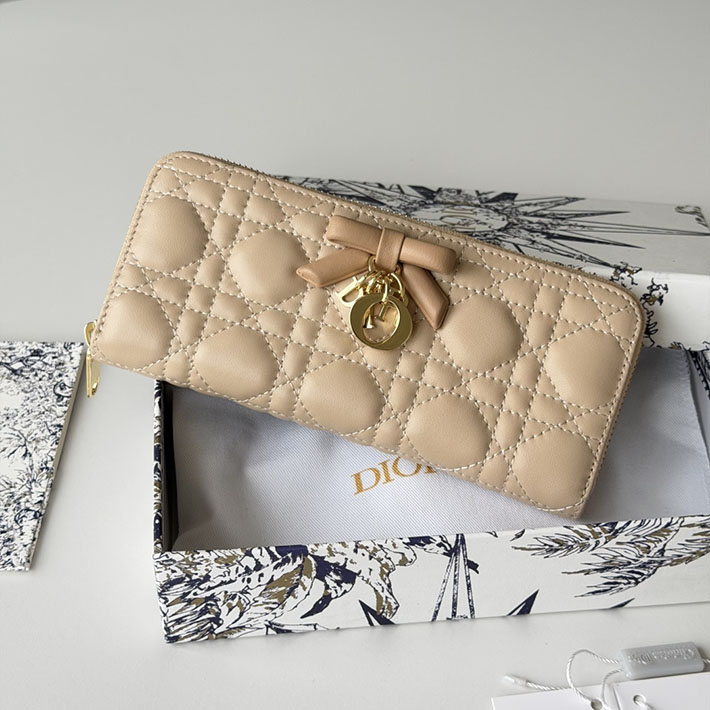 最高級ディオールスーパーコピー Lady Dior Voyageur スリムウォレット ポリッジ S2600OUQC_9776 ディオール 財布 アウトレット - 画像 (12)