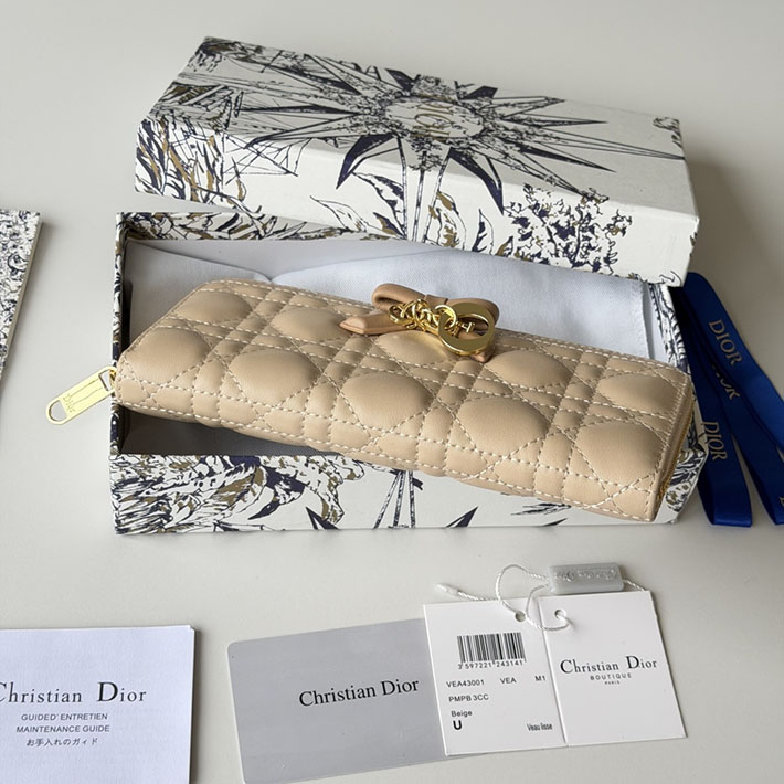 最高級ディオールスーパーコピー Lady Dior Voyageur スリムウォレット ポリッジ S2600OUQC_9776 ディオール 財布 アウトレット - 画像 (9)