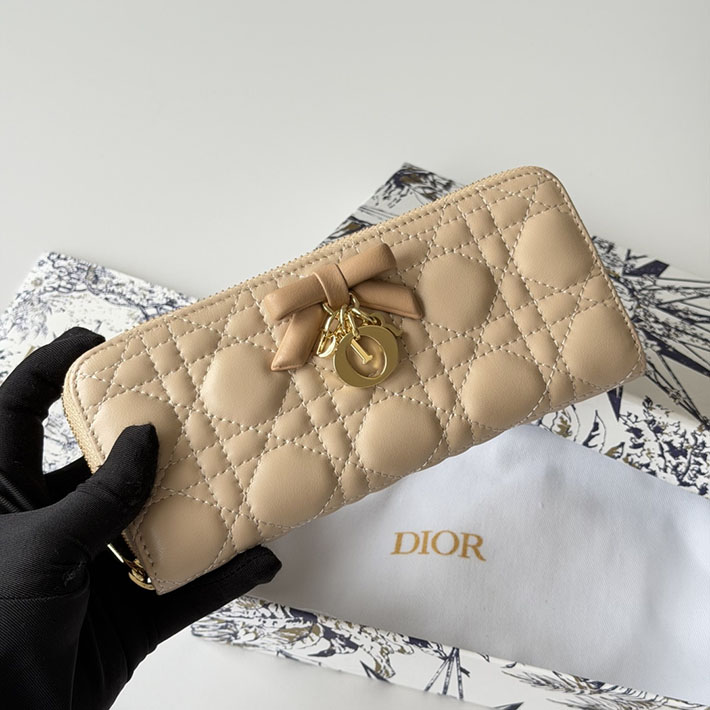 最高級ディオールスーパーコピー Lady Dior Voyageur スリムウォレット ポリッジ S2600OUQC_9776 ディオール 財布 アウトレット - 画像 (8)