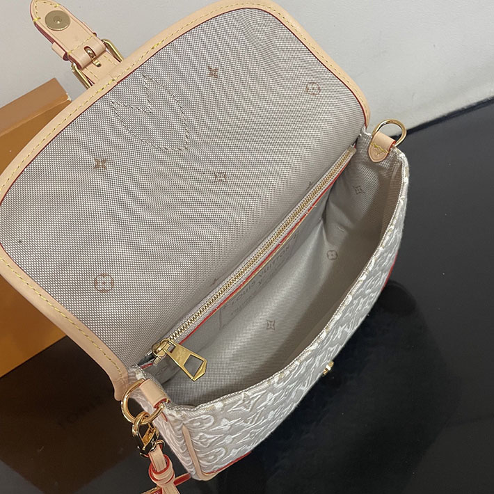 ルイヴィトン バッグ 新作 Louis Vuitton ディアヌ PM ショルダーバッグ エンブレム ポプラ M29795 ルイヴィトン ショルダーバッグ レディース - 画像 (3)