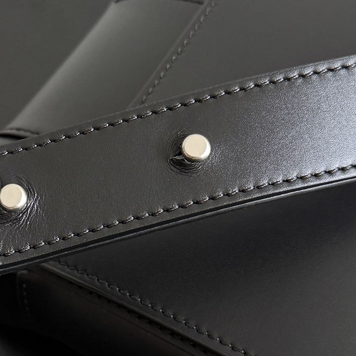 最高級ボッテガスーパーコピー Bottega Veneta アンゴロ メッセンジャー ブラック 867404V6HU08803 ボッテガ バッグ メンズ 新作 - 画像 (7)