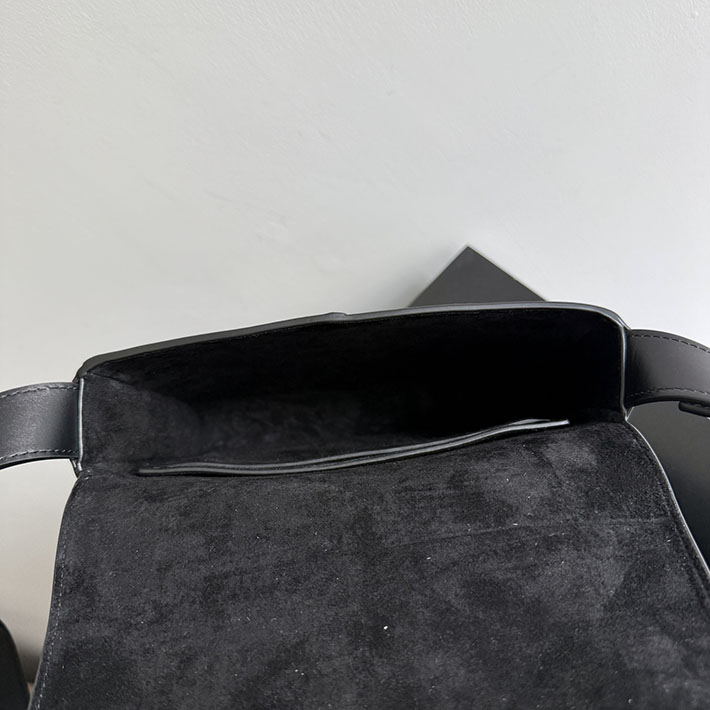 最高級ボッテガスーパーコピー Bottega Veneta アンゴロ メッセンジャー ブラック 867404V6HU08803 ボッテガ バッグ メンズ 新作 - 画像 (2)
