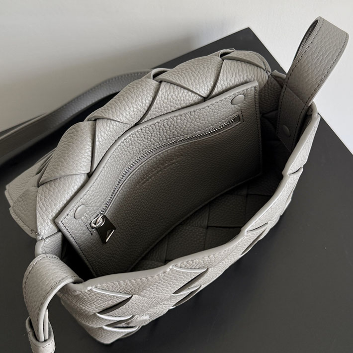 最高級ボッテガスーパーコピー Bottega Veneta ディアゴ クロスボディバッグ バサルト 795637V4FV11638 ボッテガ バッグ 斜 めがけ - 画像 (4)