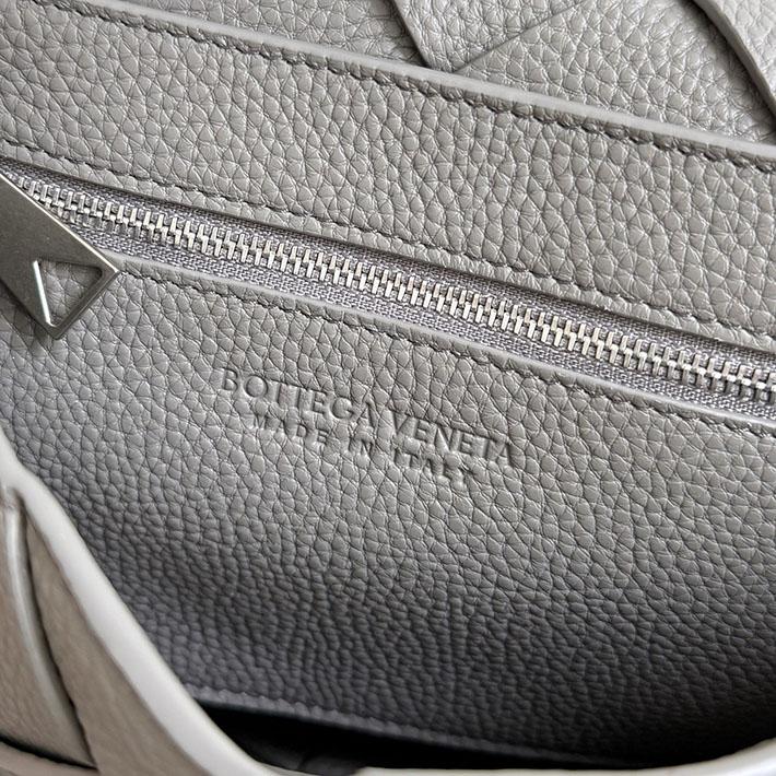 最高級ボッテガスーパーコピー Bottega Veneta ディアゴ クロスボディバッグ バサルト 795637V4FV11638 ボッテガ バッグ 斜 めがけ - 画像 (3)