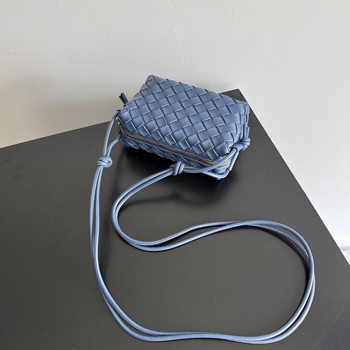 最高級ボッテガスーパーコピー Bottega Veneta MINI LOOP CROSSBODY BAG ブルーヴェネツィア 723547V1G114103 ボッテガ バッグ レディース - 画像 (5)