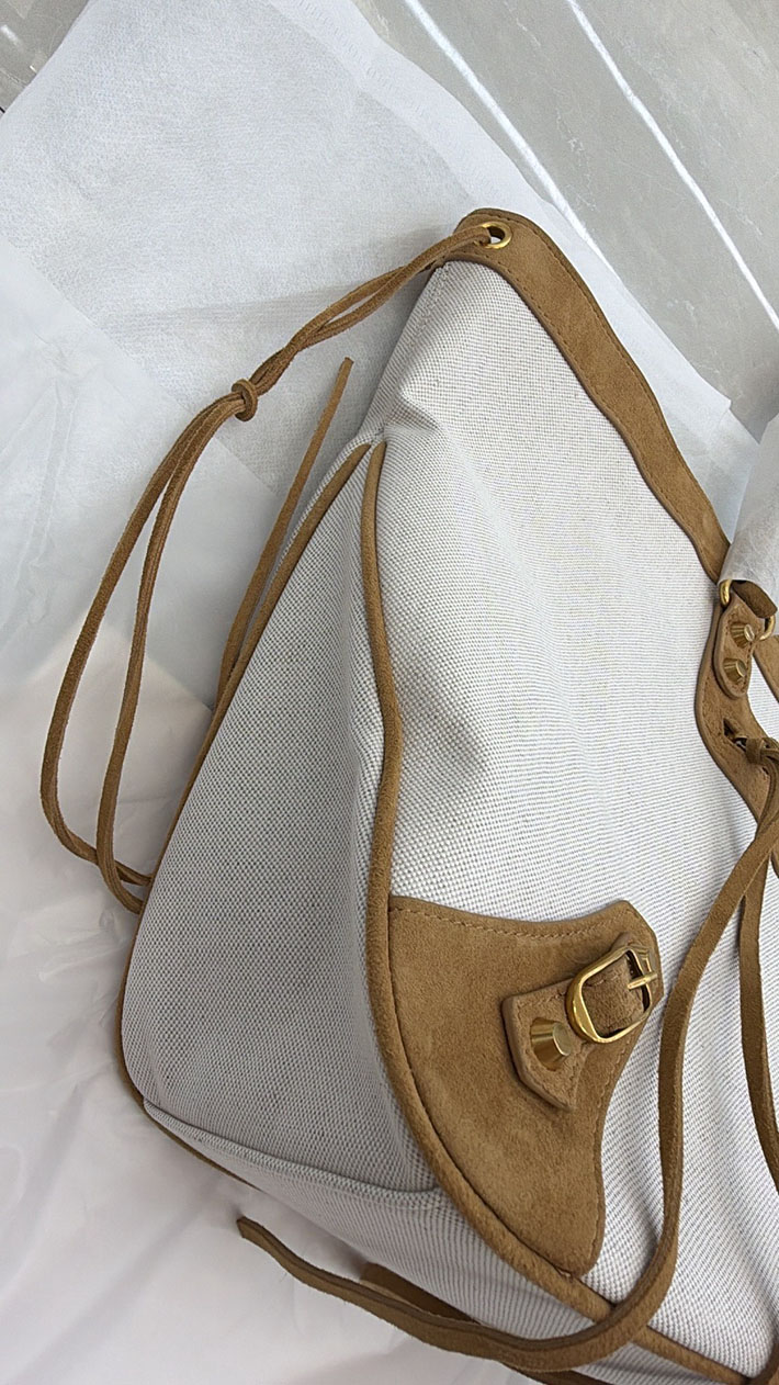 バレンシアガ バッグ 人気 レディース BALENCIAGA Le City ビーチ トートバッグ ミディアム ベージュ/キャメル 8664682ACO59226 バレンシアガ トートバッグ ナイロン - 画像 (2)