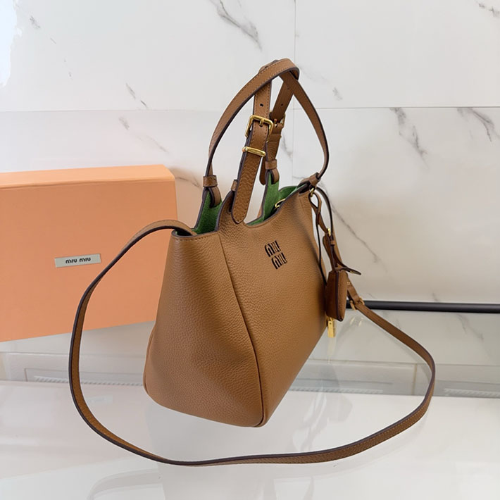 最高級MiuMiuスーパーコピー ミュウミュウ レザー ハンドバッグ キャラメル/ラーチグリーン 5BA304_2IFL_F04YM Miumiu バッグ 安い - 画像 (8)