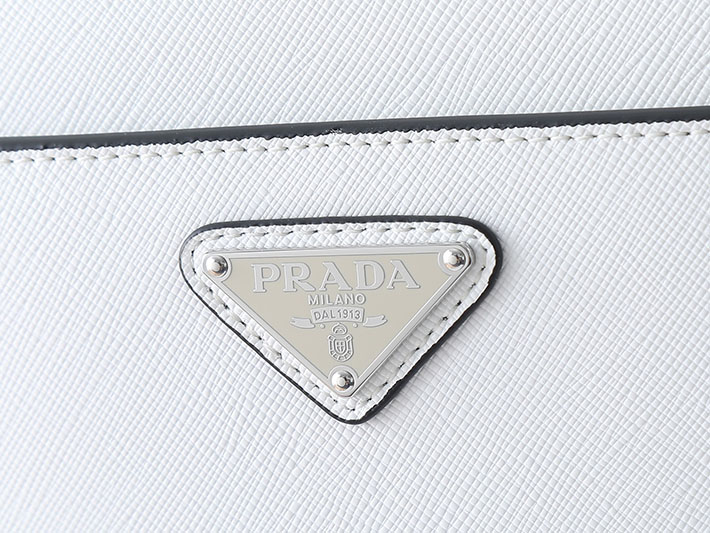 プラダ バッグ メンズ 新作 PRADA サフィアーノレザー ショルダーバッグ チョークホワイトN 2VH210_9Z2_F0VCN プラダ バッグ メンズ ショルダー - 画像 (6)