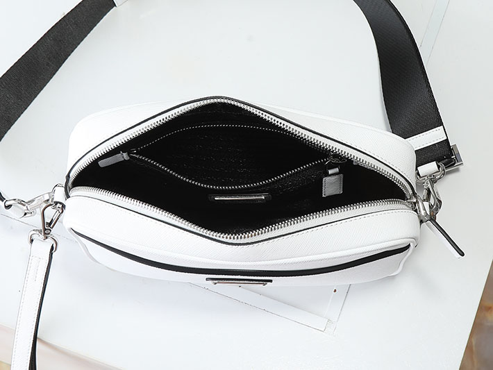 プラダ バッグ メンズ 新作 PRADA サフィアーノレザー ショルダーバッグ チョークホワイトN 2VH210_9Z2_F0VCN プラダ バッグ メンズ ショルダー - 画像 (4)