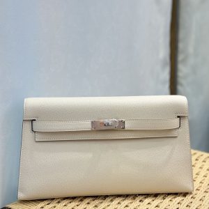 ケリーエラン コーデ