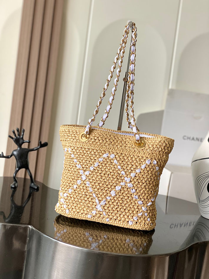 シャネル 新作バッグ 2026 CHANEL スモールショッピングバッグ ベージュ ホワイト AS5811 B22059 U6018 シャネル トートバッグ 新作 2026 - 画像 (9)