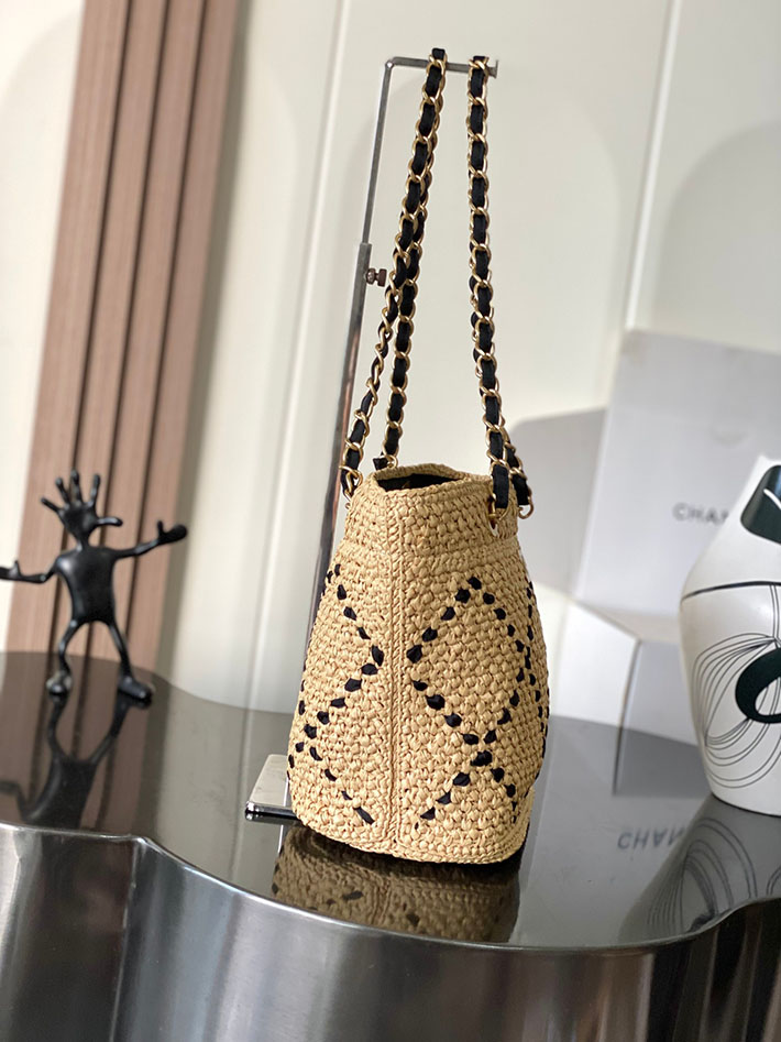 シャネル 新作バッグ 2026 CHANEL スモールショッピングバッグ ベージュ ブラック AS5811 B22059 U6017 シャネル トートバッグ 公式 - 画像 (10)