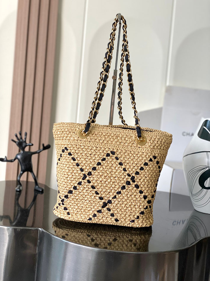 シャネル 新作バッグ 2026 CHANEL スモールショッピングバッグ ベージュ ブラック AS5811 B22059 U6017 シャネル トートバッグ 公式 - 画像 (9)