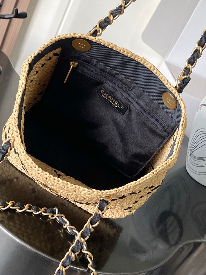 シャネル 新作バッグ 2026 CHANEL スモールショッピングバッグ ベージュ ブラック AS5811 B22059 U6017 シャネル トートバッグ 公式 - 画像 (3)