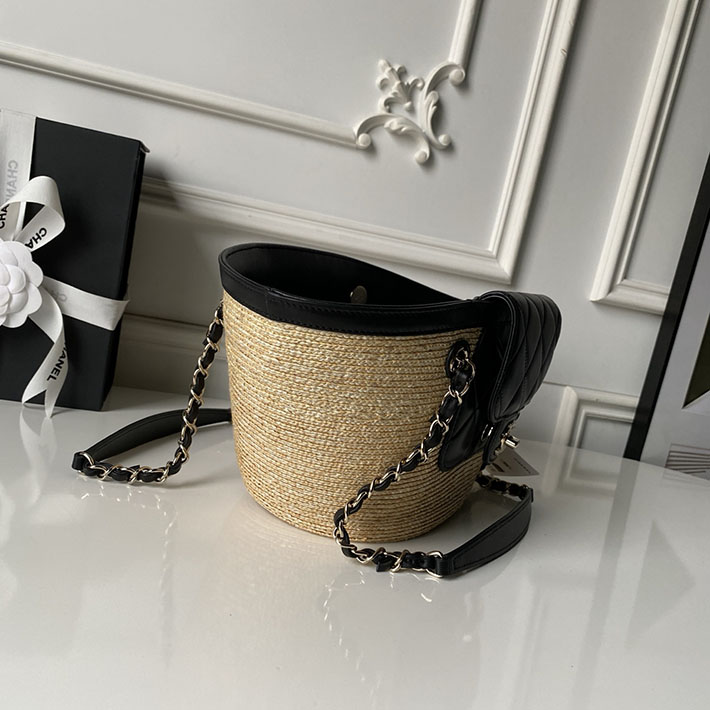 シャネル 新作バッグ 2026 CHANEL CCロゴ スモール ショッピング バッグ ベージュ ブラック AS5951 B22647 U6027 シャネル バッグ アウトレット - 画像 (5)