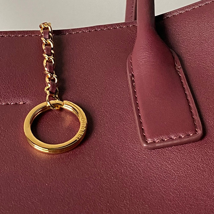 シャネル 新作バッグ 2026 CHANEL スモール ショッピング バッグ ダークバーガンディー AS6243-B24023-U8393 シャネル トートバッグ 人気 - 画像 (7)