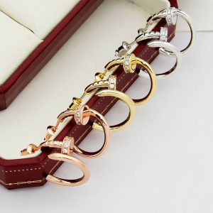 カルティエ ピアス 釘