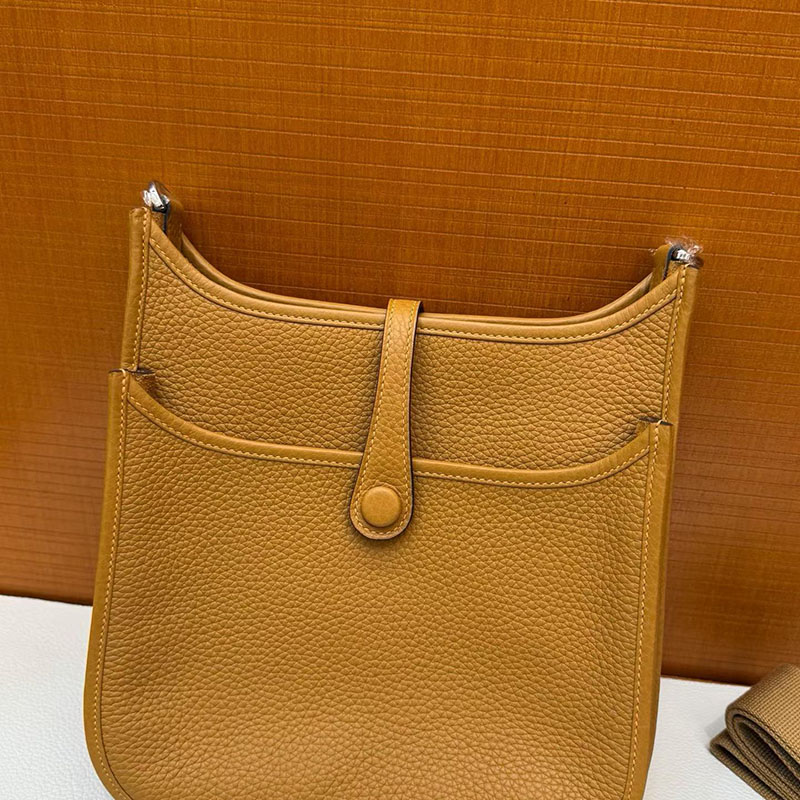 エルメスコピー通販 HERMES エヴリン3 23 セサミ トリヨンクレマンス シルバー金具 H087941CK2S エルメス エヴリンⅢ - 画像 (7)